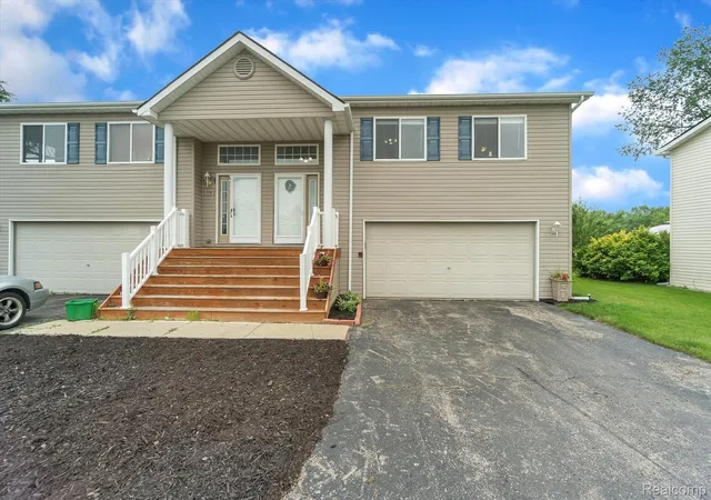 Photo 2 of Condo for sale at 1116 Lakeview Cir, Grand Blanc, MI 48439 | MLS# 20261080970 | Listing updated on 2026-10-08