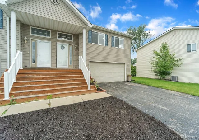Photo 3 of Condo for sale at 1116 Lakeview Cir, Grand Blanc, MI 48439 | MLS# 20261080970 | Listing updated on 2026-10-08