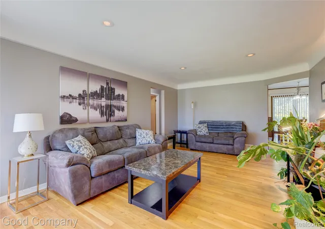 Photo 2 of Single family home for sale at 4529 Sudbury Dr, Warren, MI 48092 | MLS# 20261081001 | Listing updated on 2026-10-21