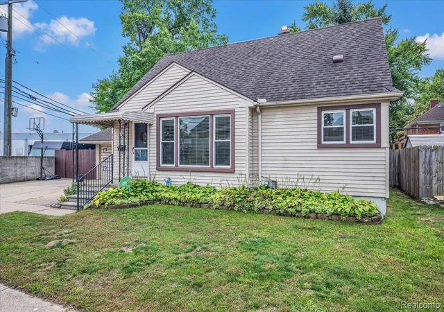 Photo 3 of Single family home for sale at 219 Adams Ct, Ferndale, MI 48220 | MLS# 20261081004 | Listing updated on 2026-10-07