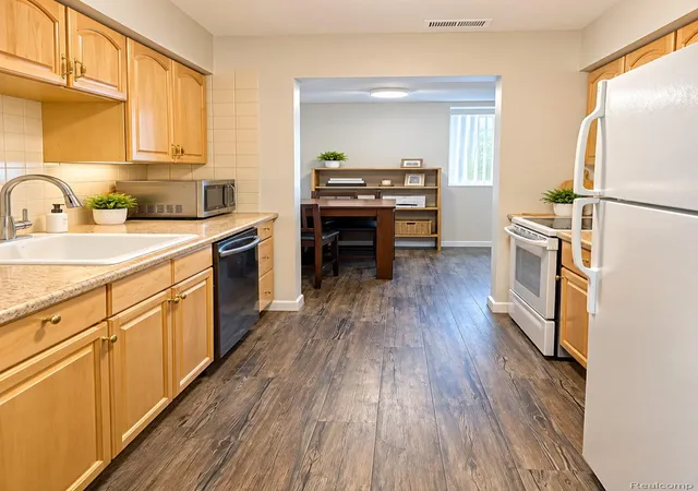 Photo 2 of Condo for sale at 30042 W 12 Mile Rd #50, Farmington Hills, MI 48334 | MLS# 20261081007 | Listing updated on 2026-10-08