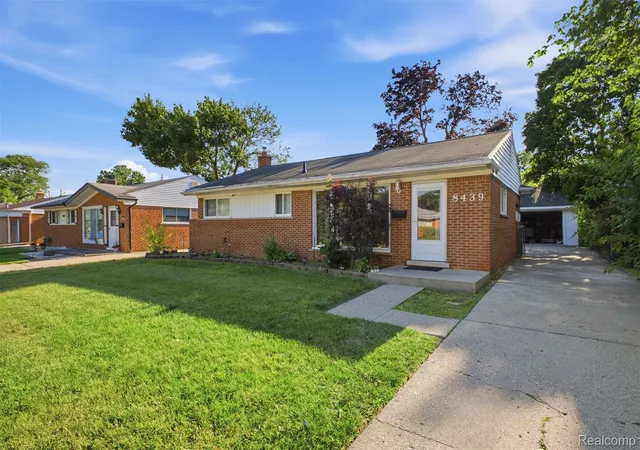 Photo 2 of Single family home for sale at 8439 Centralia St, Dearborn Heights, MI 48127 | MLS# 20261081008 | Listing updated on 2026-10-07