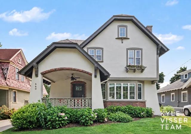 Photo 1 of Sale Pending at 560 Laurel Ave Se, Grand Rapids, MI 49506 | MLS# 65026053230 | Listing updated on 2026-10-13