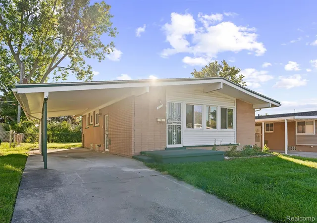 Photo 2 of Single family home for sale at 466 Thors St, Pontiac, MI 48342 | MLS# 20261081022 | Listing updated on 2026-10-17