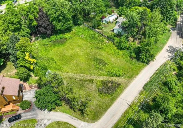 Photo 2 of Land for sale at 3104 Spring St, West Bloomfield, MI 48322 | MLS# 20261081023 | Listing updated on 2026-10-06