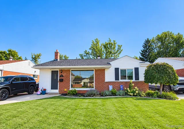Photo 1 of Single family home for sale at 18157 Valade St, Riverview, MI 48193 | MLS# 20261081033 | Listing updated on 2026-10-18