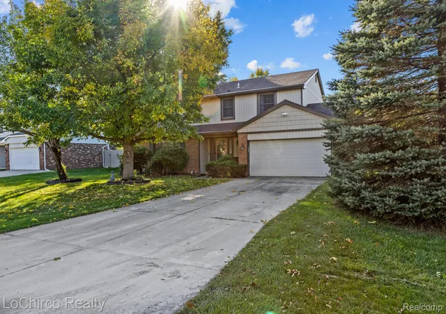 Photo 3 of Single family home for sale at 3683 Fernleigh Dr, Troy, MI 48083 | MLS# 20261081036 | Listing updated on 2026-10-20