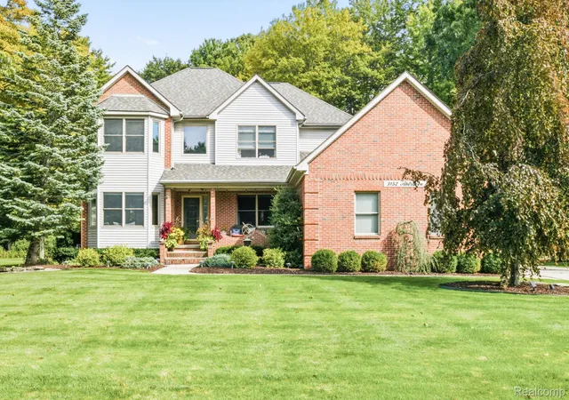 Photo 1 of Sale Pending at 3152 Aberdeen Ct, Port Huron, MI 48060 | MLS# 20261081042 | Listing updated on 2026-10-15