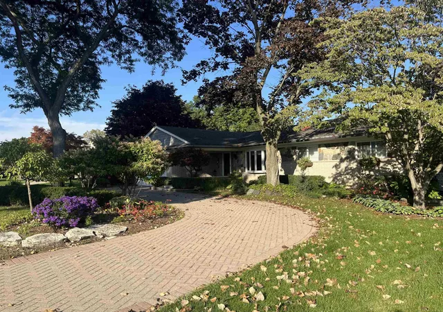 Photo 3 of Single family home for sale at 38550 Santa Barbara St, Clinton Township, MI 48036 | MLS# 58050224045 | Listing updated on 2026-10-09