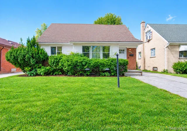 Photo 1 of Single family home for sale at 19315 Bentler St, Detroit, MI 48219 | MLS# 20261081049 | Listing updated on 2026-10-13