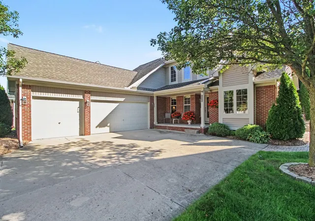 Photo 2 of Single family home for sale at 19919 Dovetail Dr, Brownstown Twp, MI 48183 | MLS# 81026053251 | Listing updated on 2026-10-08