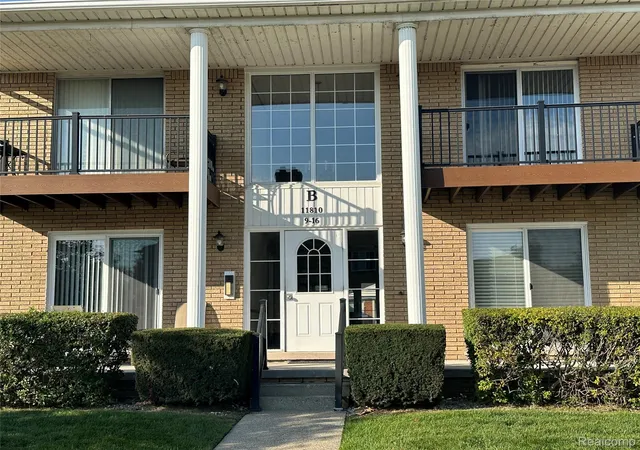 Photo 1 of Condo for sale at 11810 15 Mile Rd #10, Sterling Heights, MI 48312 | MLS# 20261081053 | Listing updated on 2026-10-07