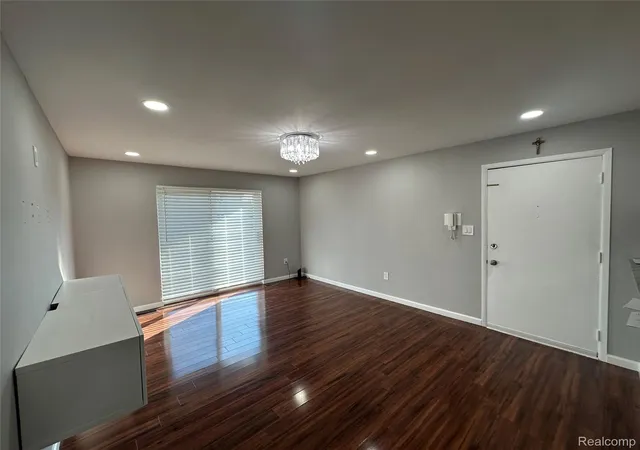 Listing Photo 4 - Condo for sale in building located at 11810 15 Mile Rd, Sterling Heights, MI 48312 - Unit #10