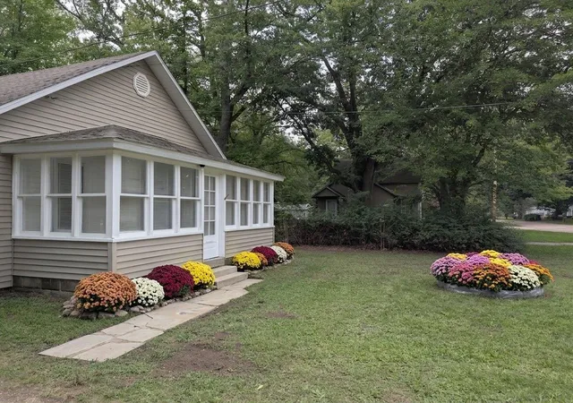 Photo 2 of Single family home for sale at 123 Hudson St, Allegan, MI 49010 | MLS# 65026053254 | Listing updated on 2026-10-12