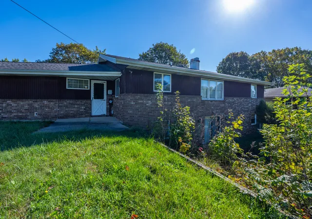 Photo 31 of Single family home for sale at 2440 Lora Dr, Benton Harbor, MI 49022 | MLS# 69026053259 | Listing updated on 2026-10-26