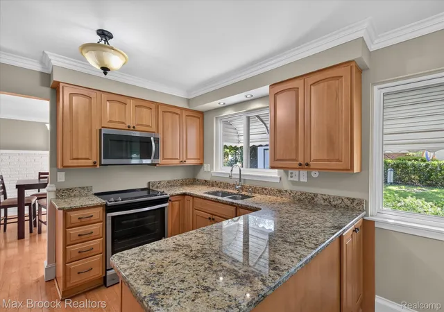 Photo 2 of Single family home for sale at 2504 Crofthill Dr, Auburn Hills, MI 48326 | MLS# 20261081071 | Listing updated on 2026-10-19