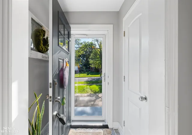 Photo 2 of Single family home for sale at 1135 Fairholme Rd, Grosse Pointe Woods, MI 48236 | MLS# 58050224052 | Listing updated on 2026-10-08