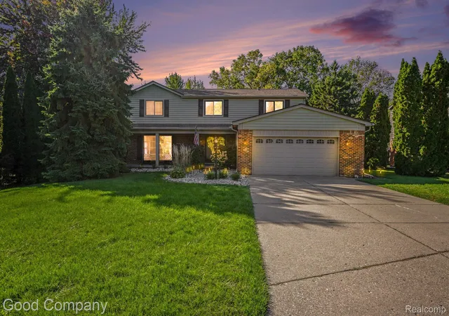 Photo 1 of Sale Pending at 2810 Sandhurst, Rochester Hills, MI 48307 | MLS# 20261081080 | Listing updated on 2026-10-17