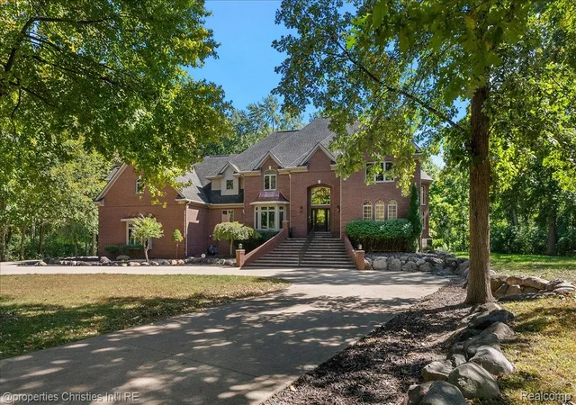 Photo 3 of Single family home for sale at 6986 Montgomery Dr, Shelby Township, MI 48316 | MLS# 20261081082 | Listing updated on 2026-10-11