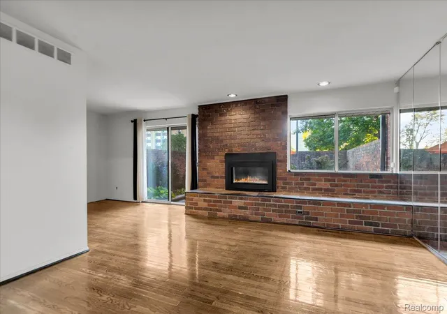 Photo 2 of Condo for sale at 2126 Bryanston Crescent St, Detroit, MI 48207 | MLS# 20261081084 | Listing updated on 2026-10-10