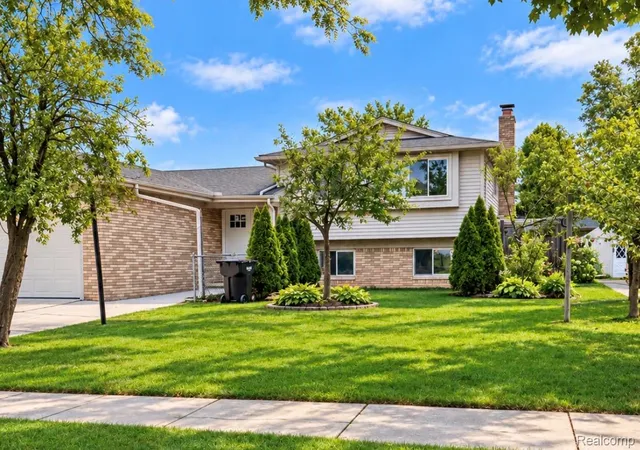 Photo 2 of Single family home for sale at 4111 Rose Mary Dr, Sterling Heights, MI 48310 | MLS# 20261081086 | Listing updated on 2026-10-07