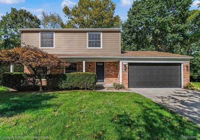 Photo 1 of Single family home for sale at 2544 Oxford Dr, Troy, MI 48084 | MLS# 20261081089 | Listing updated on 2026-10-17