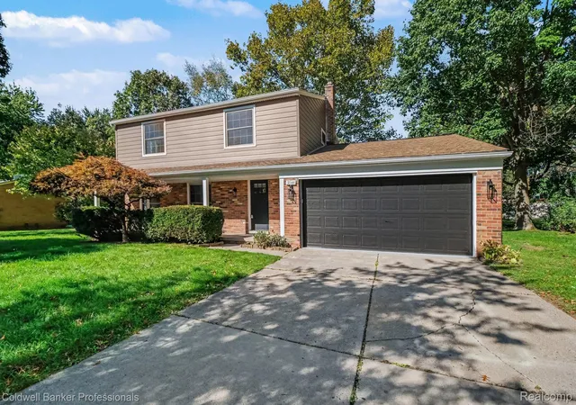 Photo 3 of Single family home for sale at 2544 Oxford Dr, Troy, MI 48084 | MLS# 20261081089 | Listing updated on 2026-10-17