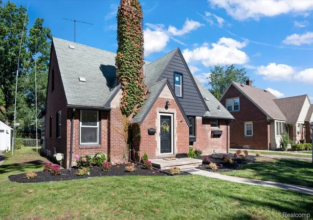 Photo 2 of Single family home for sale at 13126 Chestnut St, Southgate, MI 48195 | MLS# 20261081092 | Listing updated on 2026-10-19