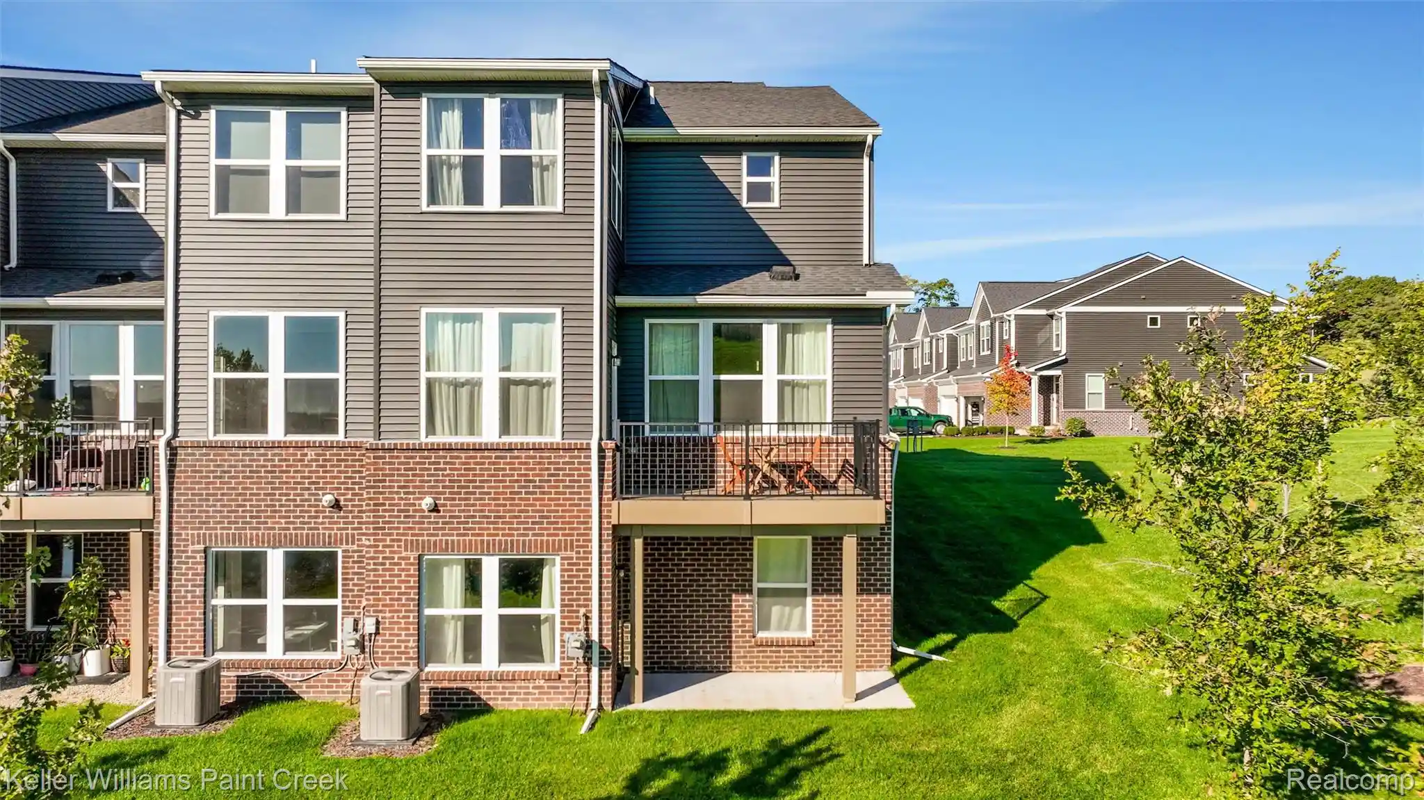 Listing Photo 2 - Condo for sale in 4727 Broomfield Wy located at 4727 Broomfield Wy, Lake Orion, MI 48359 - Unit 4727 Broomfield Way