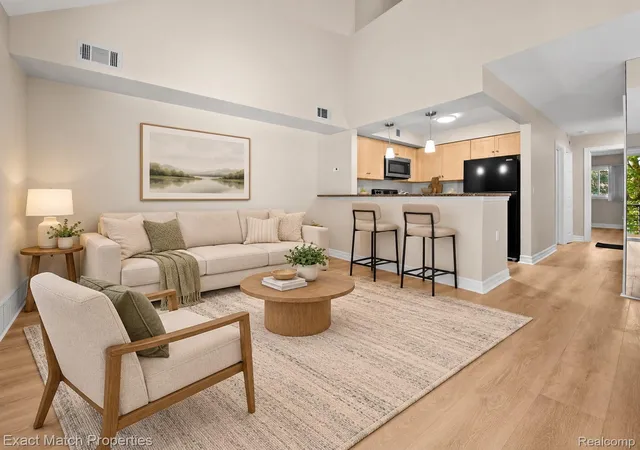 Photo 2 of Condo for sale at 2872 Davison Ave, Auburn Hills, MI 48326 | MLS# 20261081104 | Listing updated on 2026-10-20