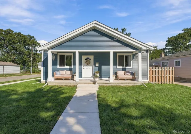 Photo 2 of Single family home for sale at 1109 E Pearl Ave, Hazel Park, MI 48030 | MLS# 20261081107 | Listing updated on 2026-10-21