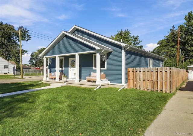 Photo 3 of Single family home for sale at 1109 E Pearl Ave, Hazel Park, MI 48030 | MLS# 20261081107 | Listing updated on 2026-10-21