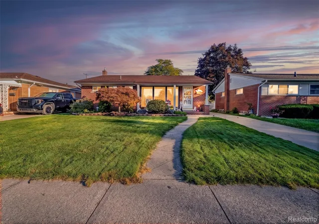 Photo 2 of Single family home for sale at 15226 Cook St, Southgate, MI 48195 | MLS# 20261081111 | Listing updated on 2026-10-18