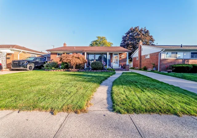 Photo 3 of Single family home for sale at 15226 Cook St, Southgate, MI 48195 | MLS# 20261081111 | Listing updated on 2026-10-18