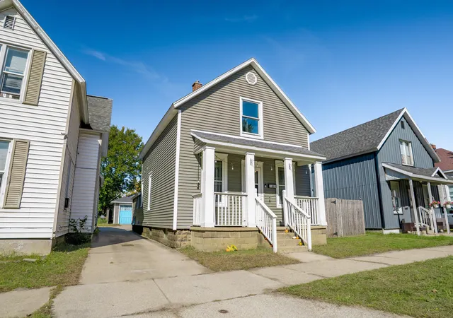 Photo 2 of Single family home for sale at 51 E 18th Street, Holland, MI 49423 | MLS# 65026053282 | Listing updated on 2026-10-14