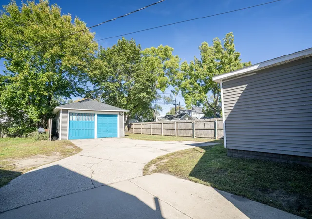 Photo 3 of Single family home for sale at 51 E 18th Street, Holland, MI 49423 | MLS# 65026053282 | Listing updated on 2026-10-14