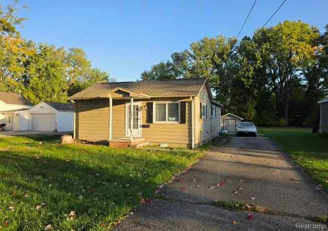 Photo 1 of Single family home for sale at 567 Helen St, Mount Morris, MI 48458 | MLS# 20261081124 | Listing updated on 2026-10-08
