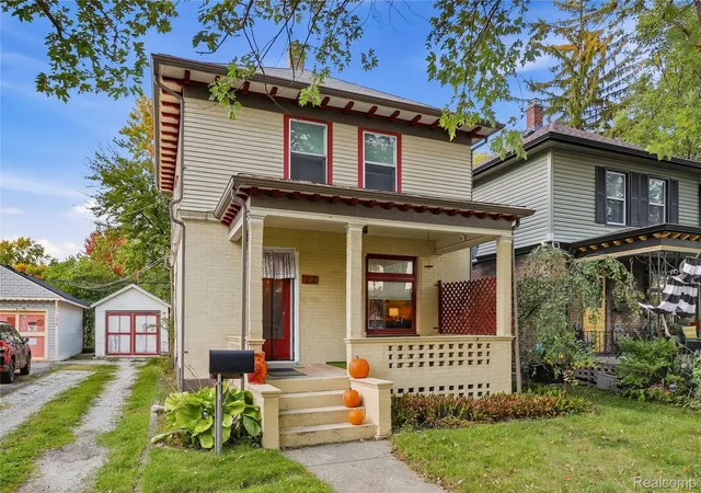 Photo 2 of Single family home for sale at 22 High St, Mount Clemens, MI 48043 | MLS# 20261081130 | Listing updated on 2026-10-09