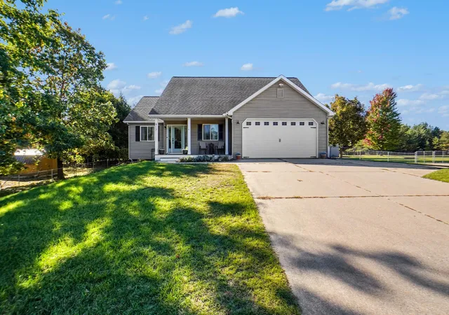 Photo 1 of Sale Pending at 917 N Cherry St, Evart, MI 49631 | MLS# 65026053310 | Listing updated on 2026-10-14