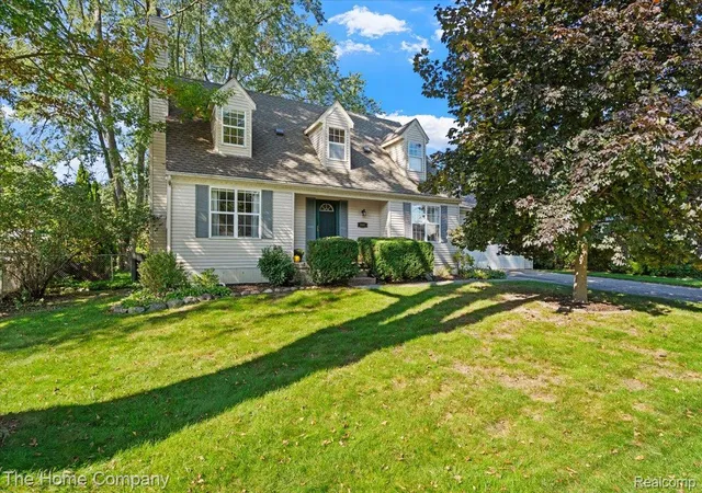 Photo 2 of Single family home for sale at 2607 Ardmore Ave, Royal Oak, MI 48073 | MLS# 20261081149 | Listing updated on 2026-10-20