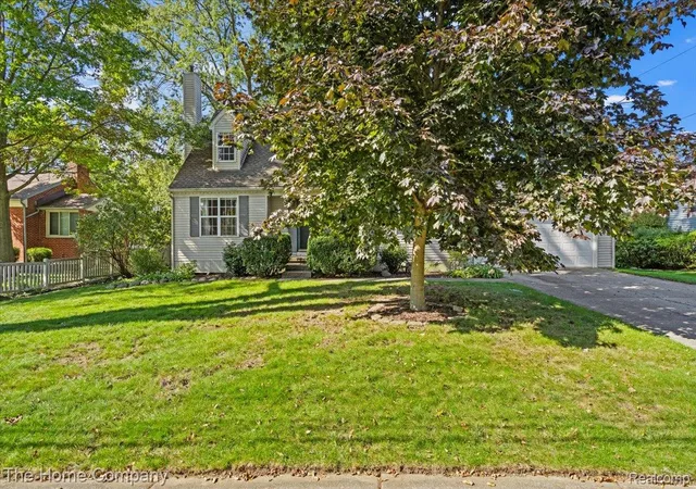 Photo 3 of Single family home for sale at 2607 Ardmore Ave, Royal Oak, MI 48073 | MLS# 20261081149 | Listing updated on 2026-10-20