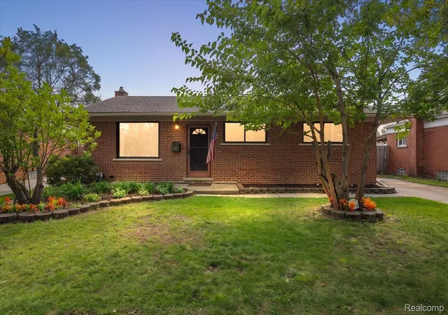 Photo 1 of Single family home for sale at 4520 Buckingham Dr, Warren, MI 48092 | MLS# 20261081152 | Listing updated on 2026-10-21