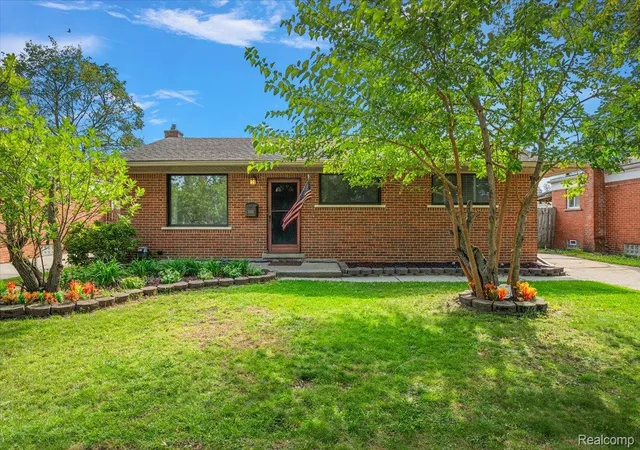 Photo 2 of Single family home for sale at 4520 Buckingham Dr, Warren, MI 48092 | MLS# 20261081152 | Listing updated on 2026-10-21