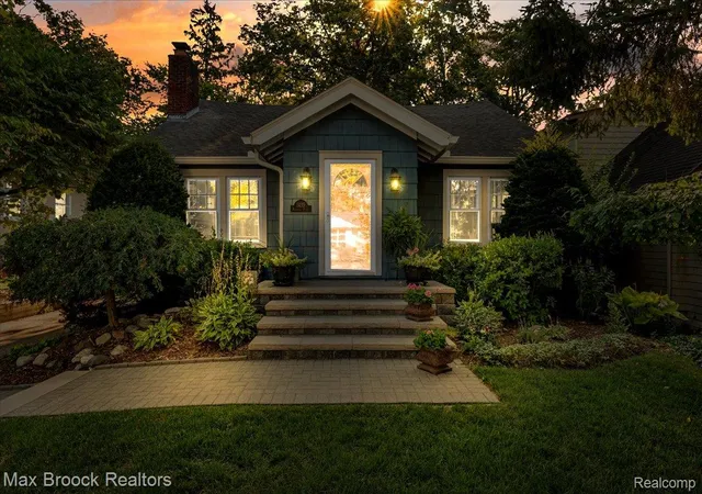 Photo 1 of Single family home for sale at 1435 Rosedale Ave, Sylvan Lake City Oakland, MI 48320 | MLS# 20261081156 | Listing updated on 2026-10-31