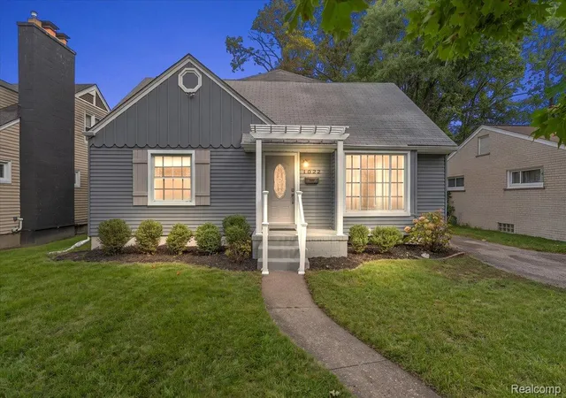 Photo 2 of Single family home for sale at 1022 Lawndale Dr, Royal Oak, MI 48067 | MLS# 20261081162 | Listing updated on 2026-10-19