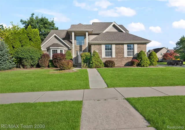 Photo 3 of Single family home for sale at 30003 Huron Meadows Dr, Rockwood, MI 48173 | MLS# 20261081164 | Listing updated on 2026-10-09