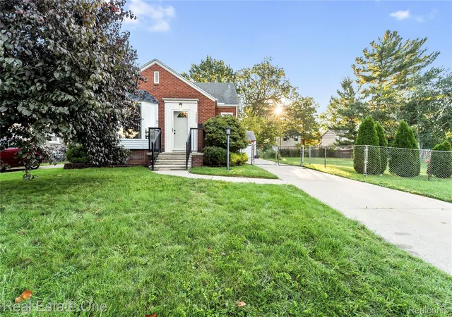 Photo 1 of Single family home for sale at 14583 Poplar St, Southgate, MI 48195 | MLS# 20261081166 | Listing updated on 2026-10-11
