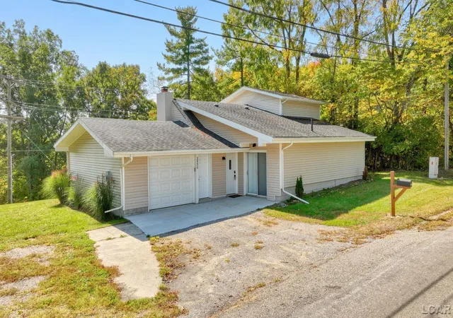Photo 1 of Single family home for sale at 2930 Spielman Rd, Adrian, MI 49221 | MLS# 56050224079 | Listing updated on 2026-10-13