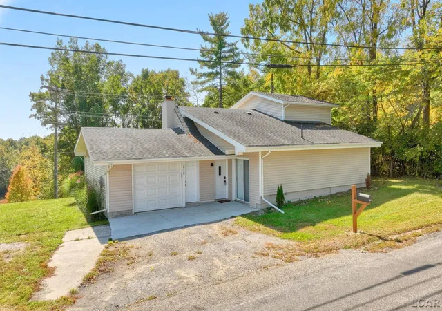 Photo 2 of Single family home for sale at 2930 Spielman Rd, Adrian, MI 49221 | MLS# 56050224079 | Listing updated on 2026-10-13