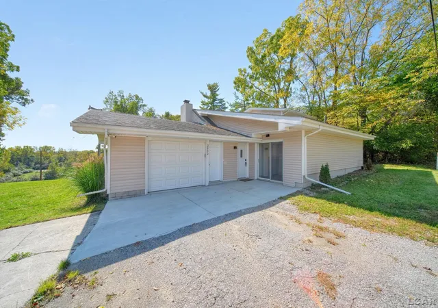 Photo 3 of Single family home for sale at 2930 Spielman Rd, Adrian, MI 49221 | MLS# 56050224079 | Listing updated on 2026-10-13